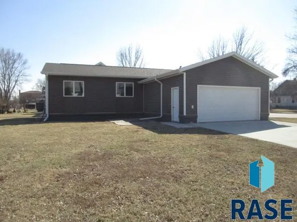 630 N Nebraska St, Salem, SD 57058