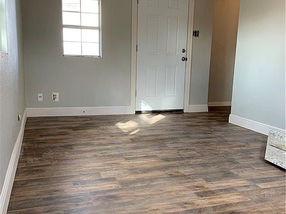 4th image of 400 Symes St #B