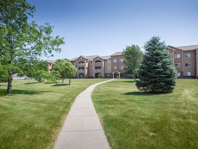 Steeplechase Apartments — Photo 1