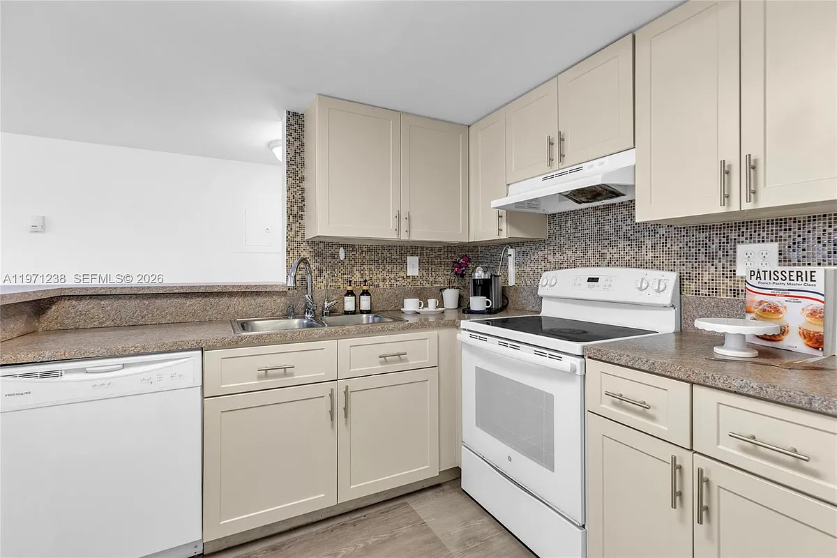 Building Photo - 9785 Nob Hill Ct #9785