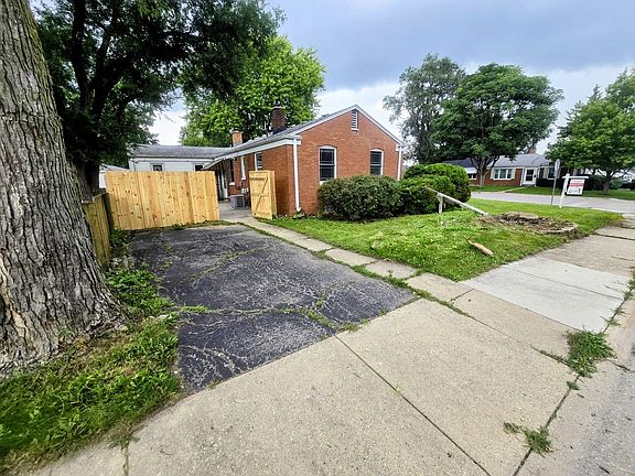 2nd image of 1640 N Prairie Ave