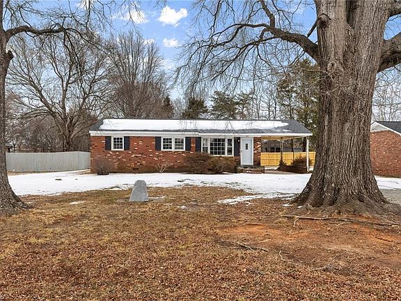 2nd image of 5815 Loradale Dr