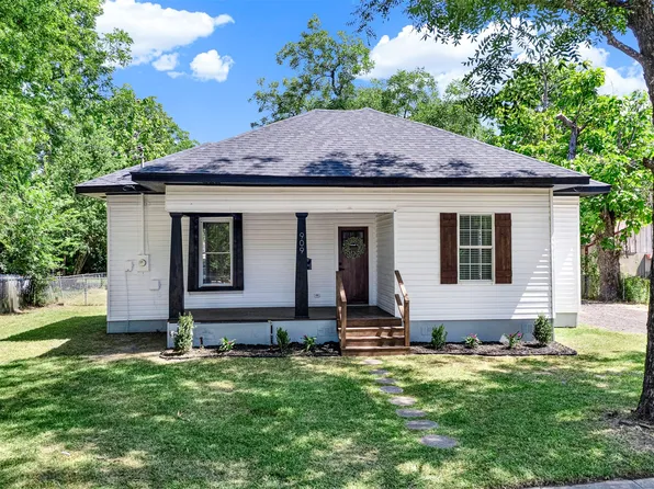 909 E High St, Terrell, TX 75160