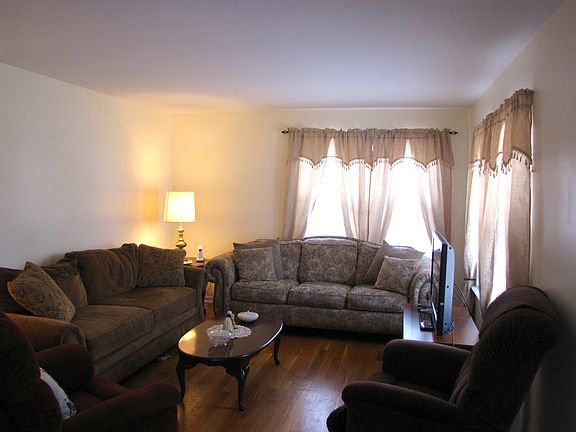 Living Room, Ample Windows