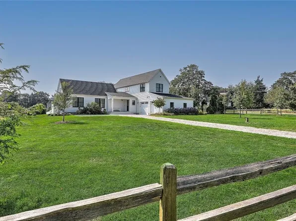 11 Tuniper Ln N, Little Compton, RI 02837