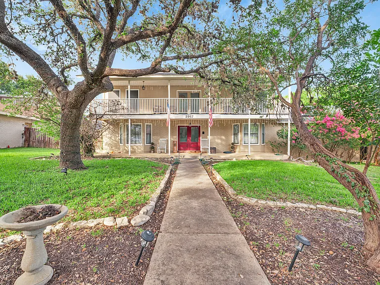 2947 Burnt Oak St — Photo 1