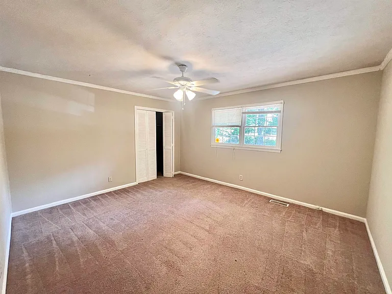 300 Springdale Dr — Photo 8