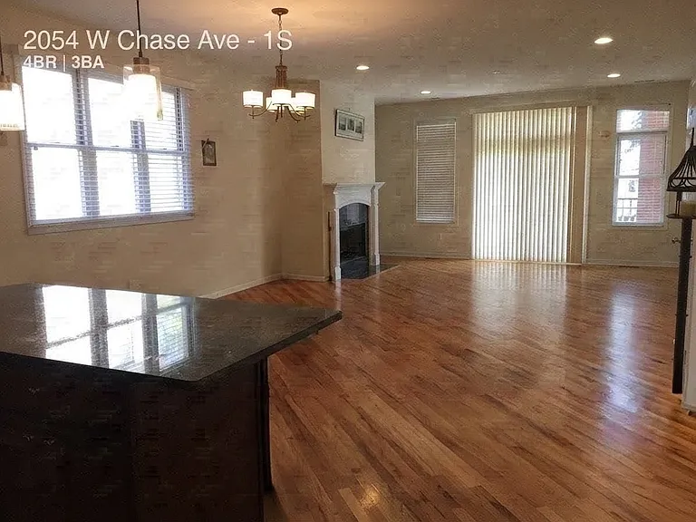 2054 W Chase Ave #1S — Photo 4