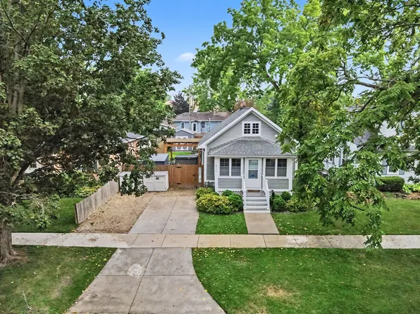 510 Humphrey St, South Haven, MI 49090