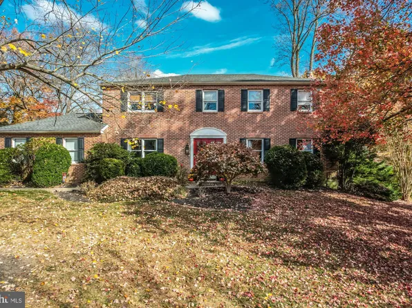 4 Federal Farm Dr, Garnet Valley, PA 19060