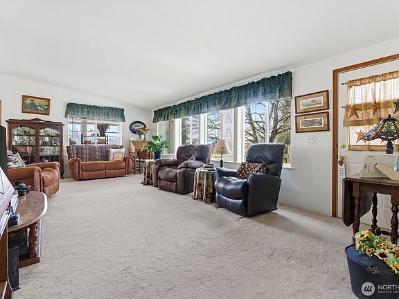 4th image of 271 Cowlitz Ridge Road