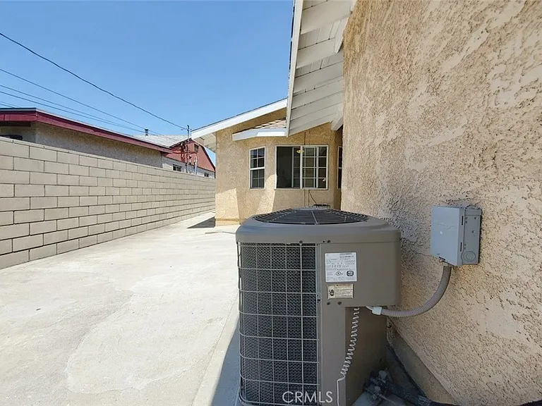 747 W Nevada St — Photo 23