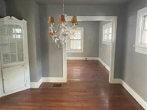 4th image of 762 Greenlawn Ave