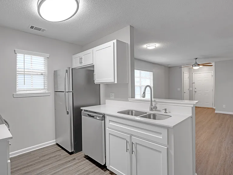 Lakeview Oaks Townhomes — Photo 11