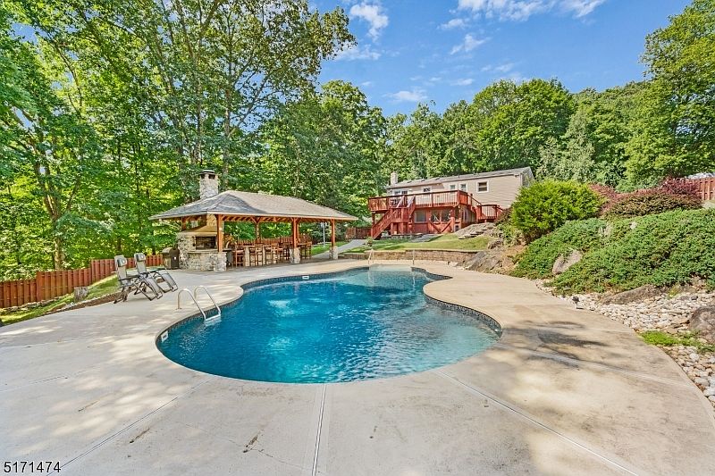 1st image of 58 Mountain Heights Dr