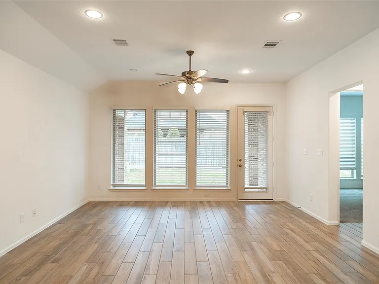 31410 Golden Cliffs Ln — Photo 3
