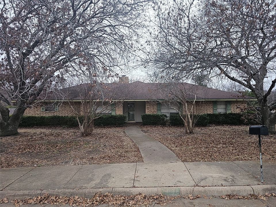 1st image of 922 Cambridge Dr
