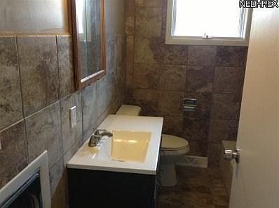5th image of 1349 W Montrose St