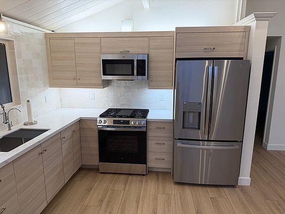 2nd image of 617 Gravilla Pl
