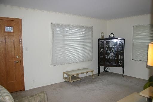 3rd image of 1823 W Fargo Ave