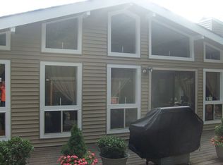1093 Country Place Dr, Tobyhanna, PA