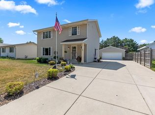 105 Rivera Dr, Waukesha, WI 53189