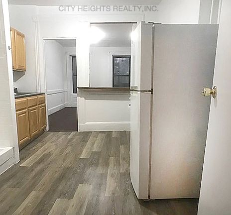4th image of 430 E 9th St APT 9