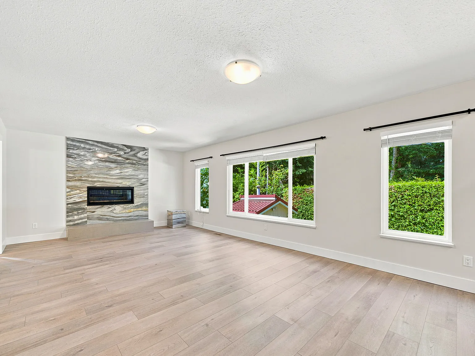 3 bed, 4048 sqft, $6,000 — Photo 4