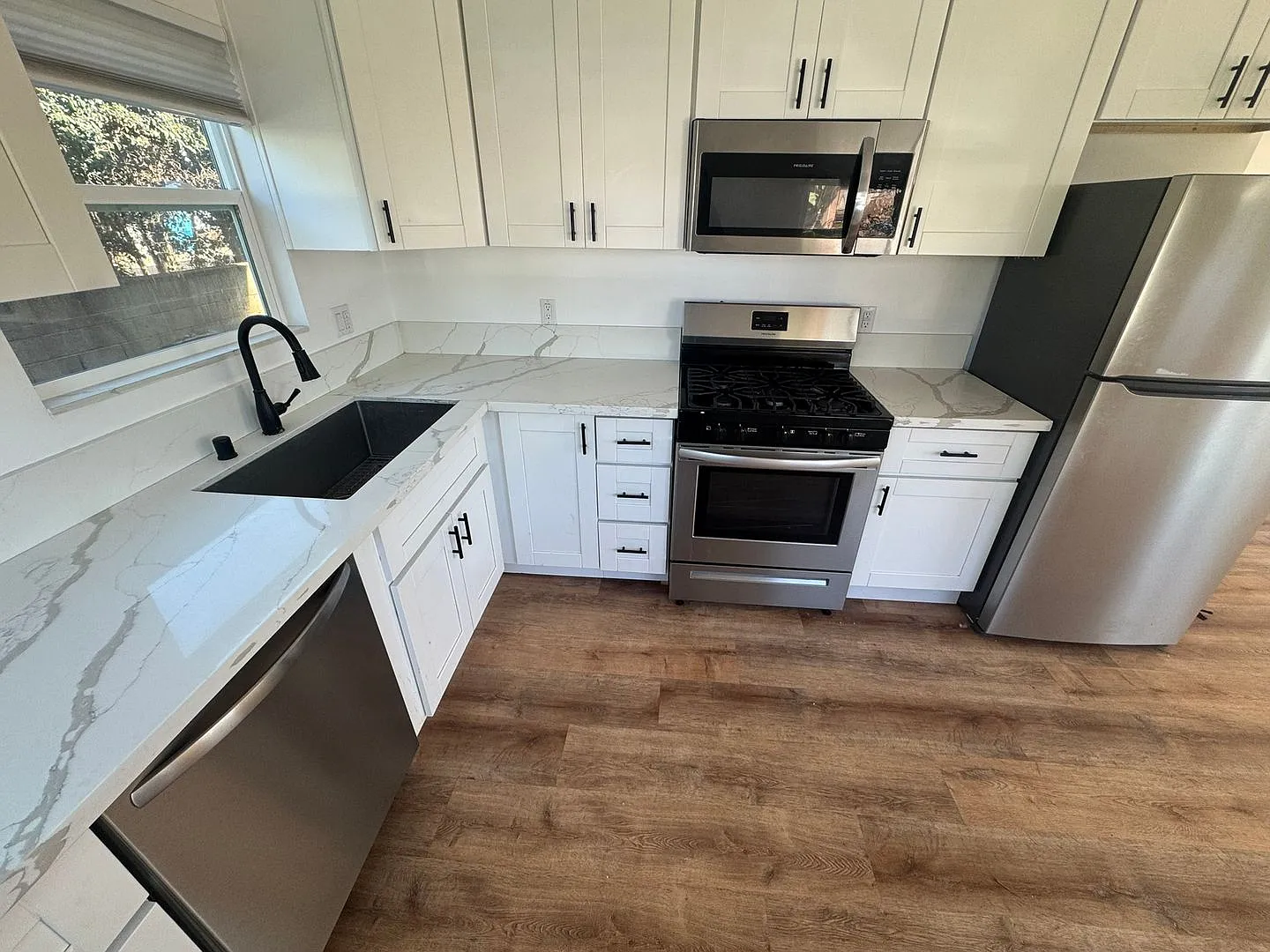 Thomson Ct. 6737-43 — Photo 3