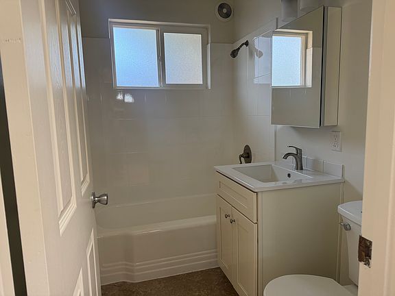 3rd image of 324 Gladys Ave Unit 2