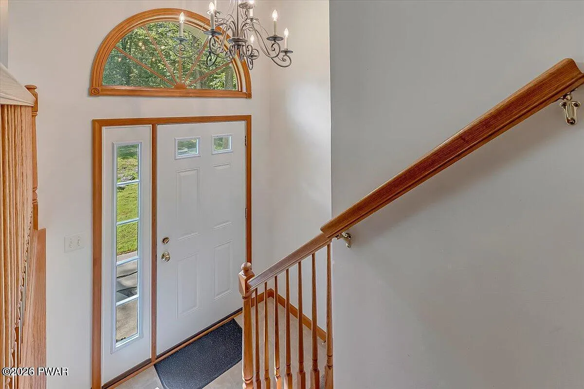 4 bed, 3.0 bath, 2052 sqft, $2,100 — Photo 3