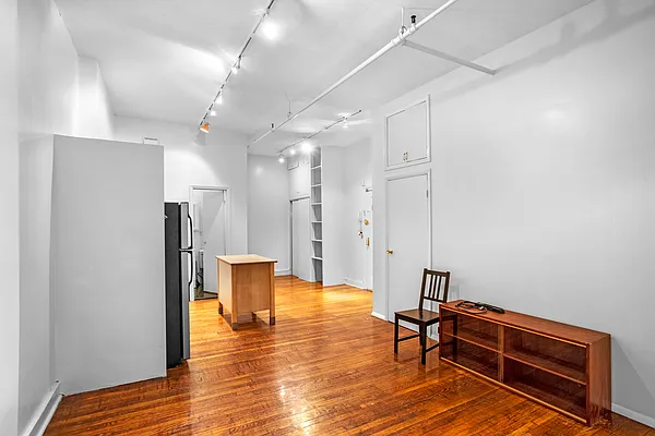 Rented by Oxford Property Group | media 32