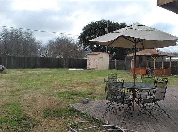 3rd image of 1823 Oak Hill Dr