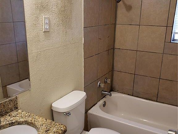 5th image of 913 Vista Dr