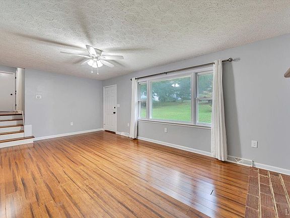 5th image of 117 Marvin Pl