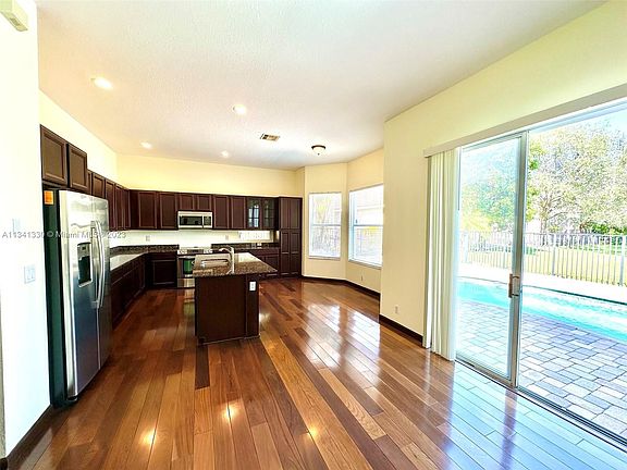 5th image of 4373 Pomelo Blvd