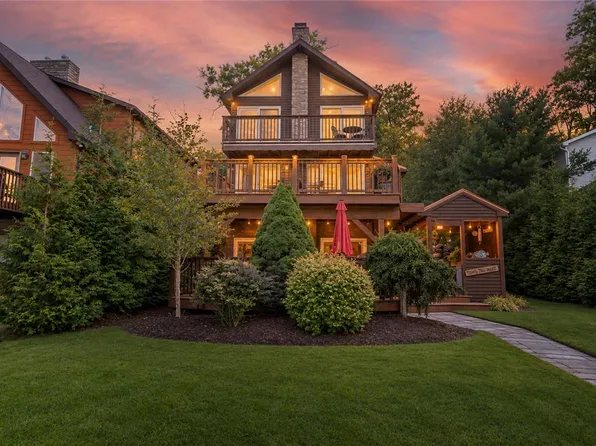 96 S Lake Dr, Lake Harmony, PA 18624