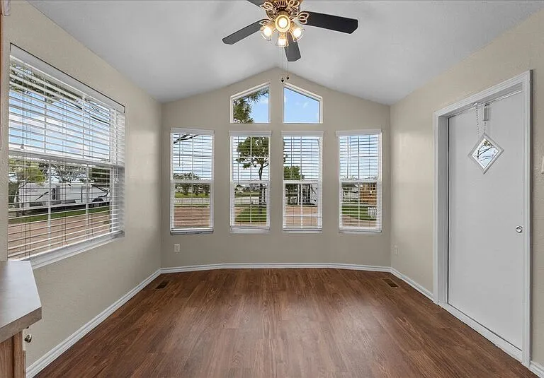 2400 Green River Ln #85 — Photo 3