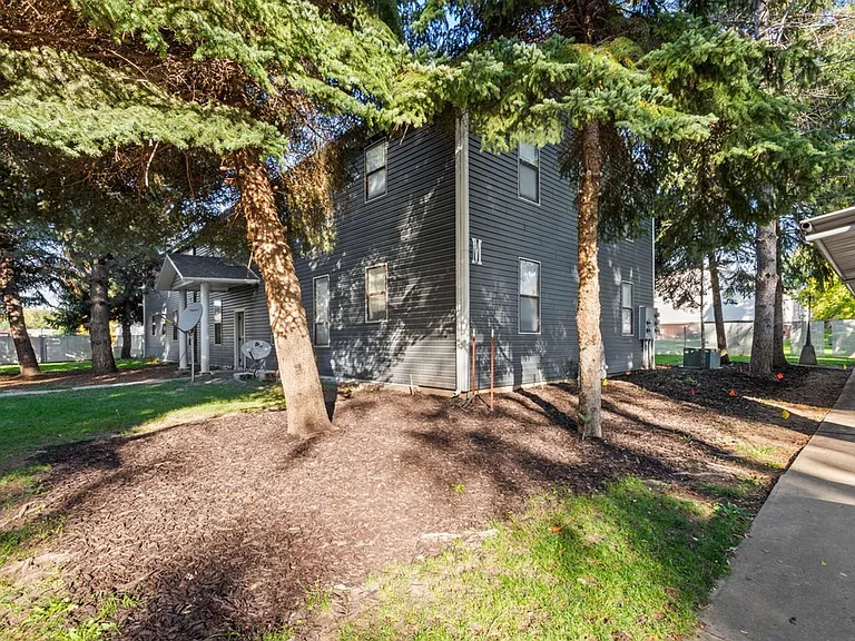 Shady Lane Apartments — Photo 9
