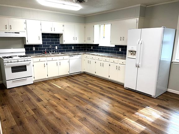 3rd image of 1125 N Knoxville Ct