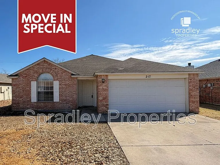 217 Meadowbrook Dr — Photo 1