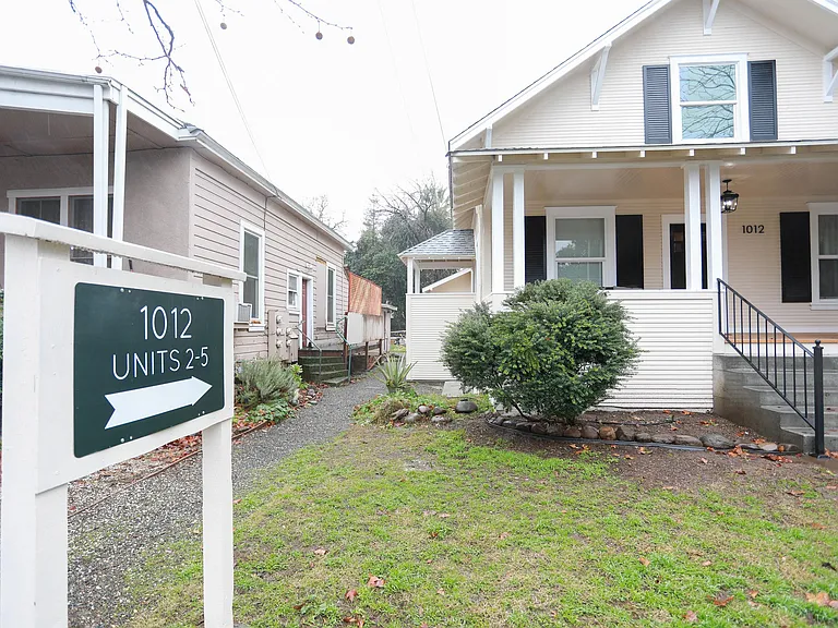 1012 Broadway St #2 — Photo 25