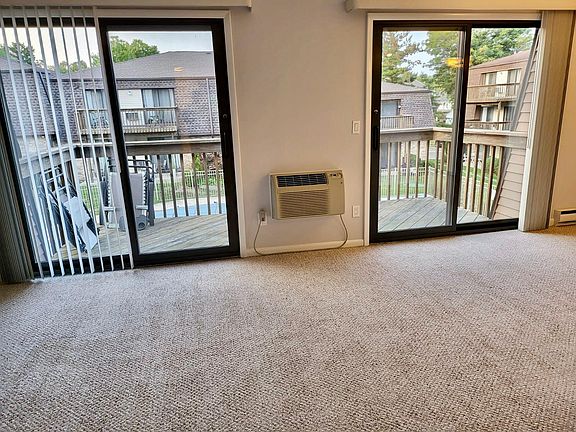 5th image of 255 Strawberry Hill Ave #C10