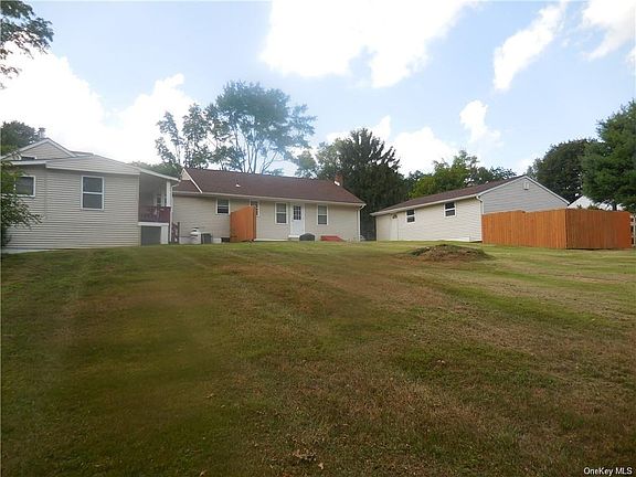 2nd image of 20 Bauer Ln