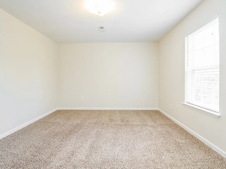 2164 Spring Hill Cir — Photo 13