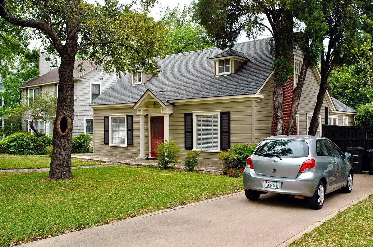 Building Photo - 2560 Shirley Ave