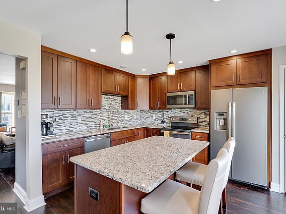 4th image of 130 N Savanna Dr