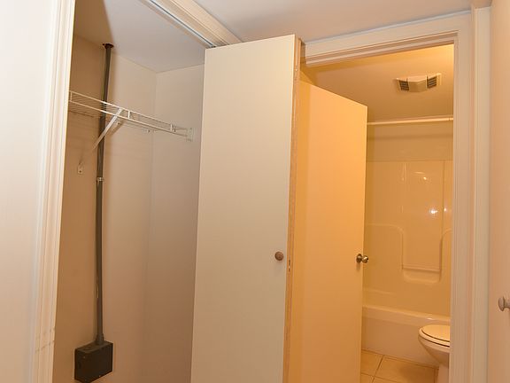 4th image of 344 S Dunn St #6