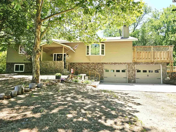 7402 N Lake Rd, Hutchinson, KS 67502