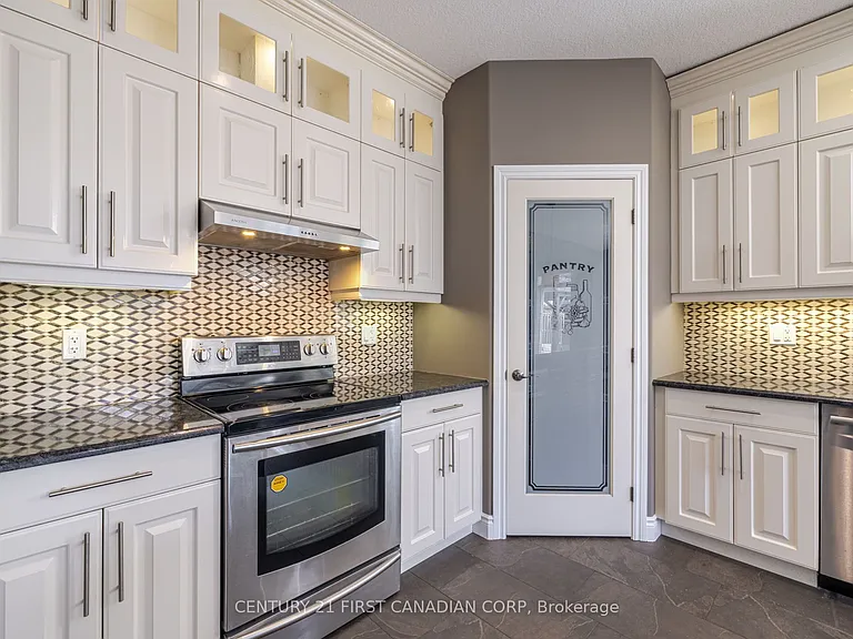 1690 Beaverbrook Ave — Photo 14